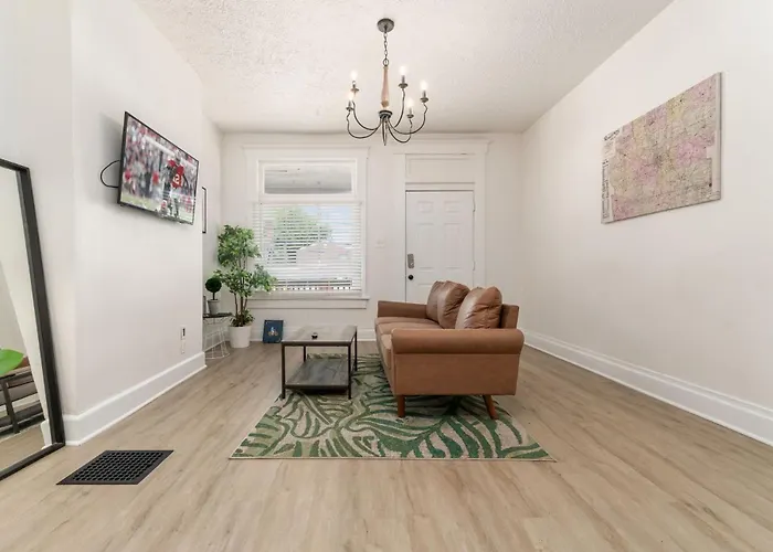Housepitality - The Madison House - Brand New Holiday home Columbus